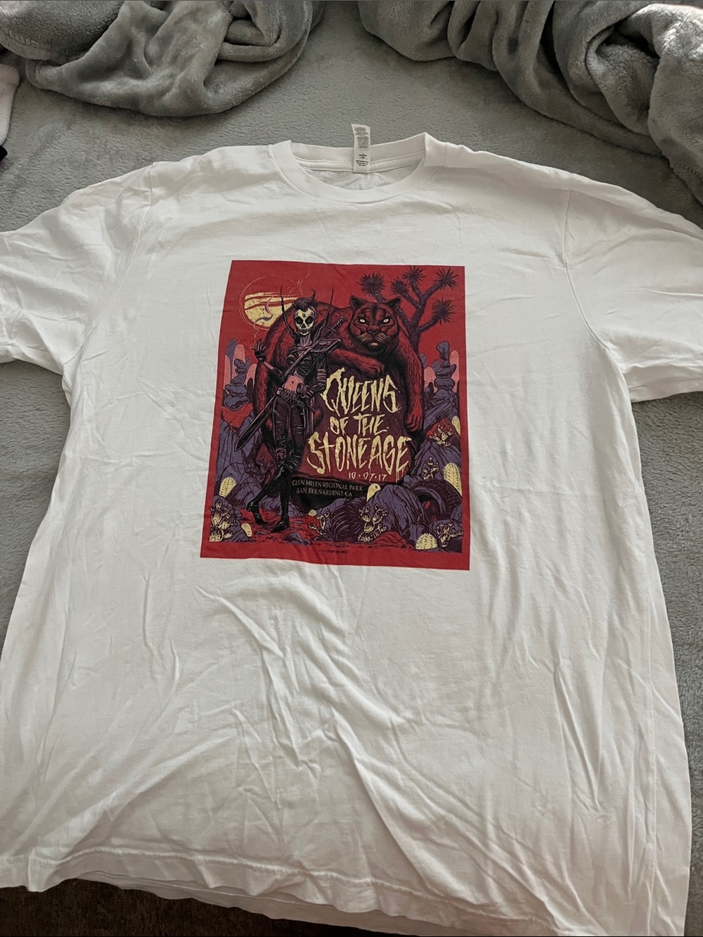 Brand new queens of the Stone Age concert T-Shirt with Red Poster Print
